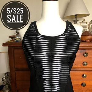 🔺Nike Ripped Razorback Tank top Black & White S